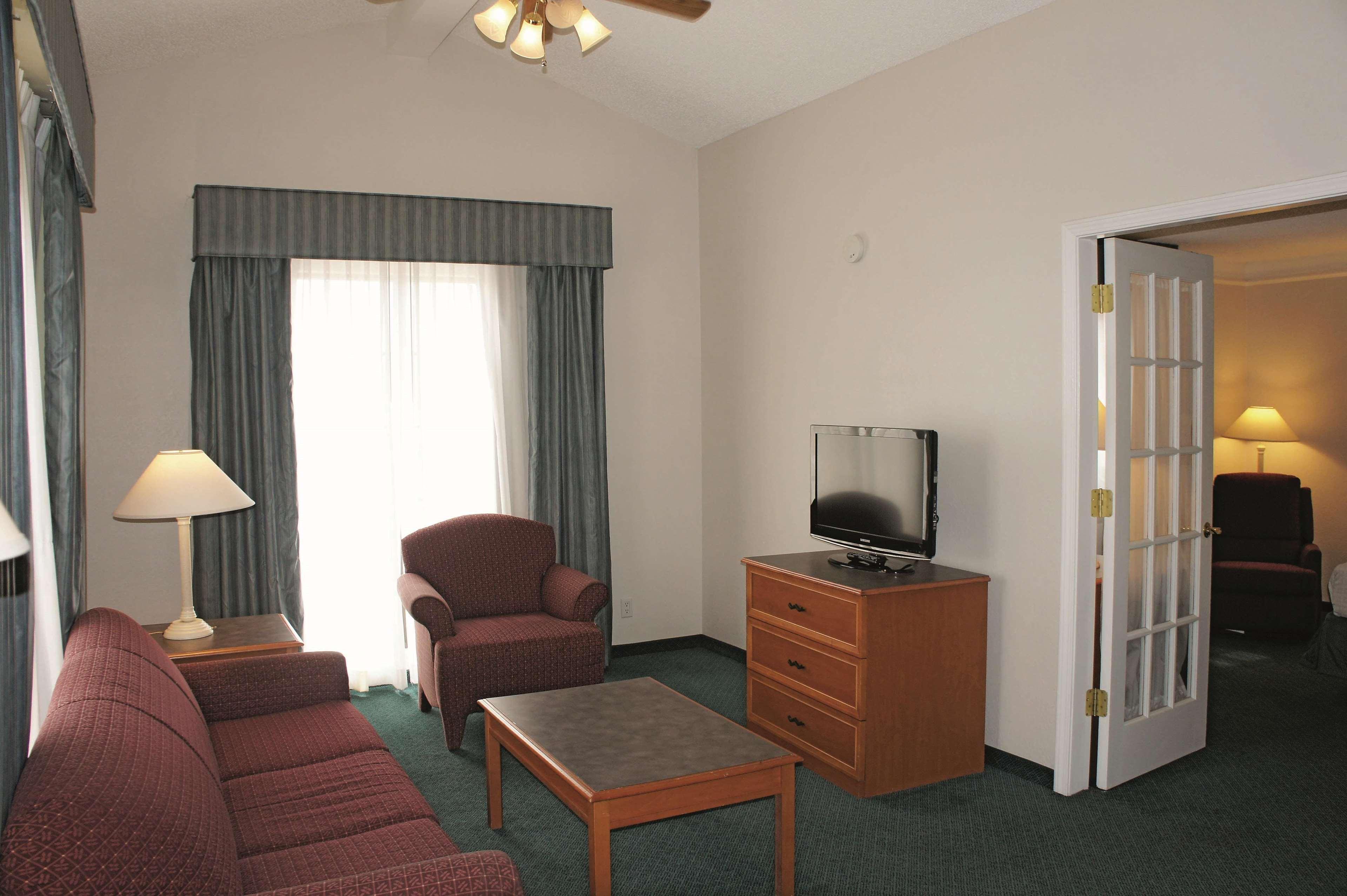 La Quinta Inn By Wyndham Farmington Exterior photo